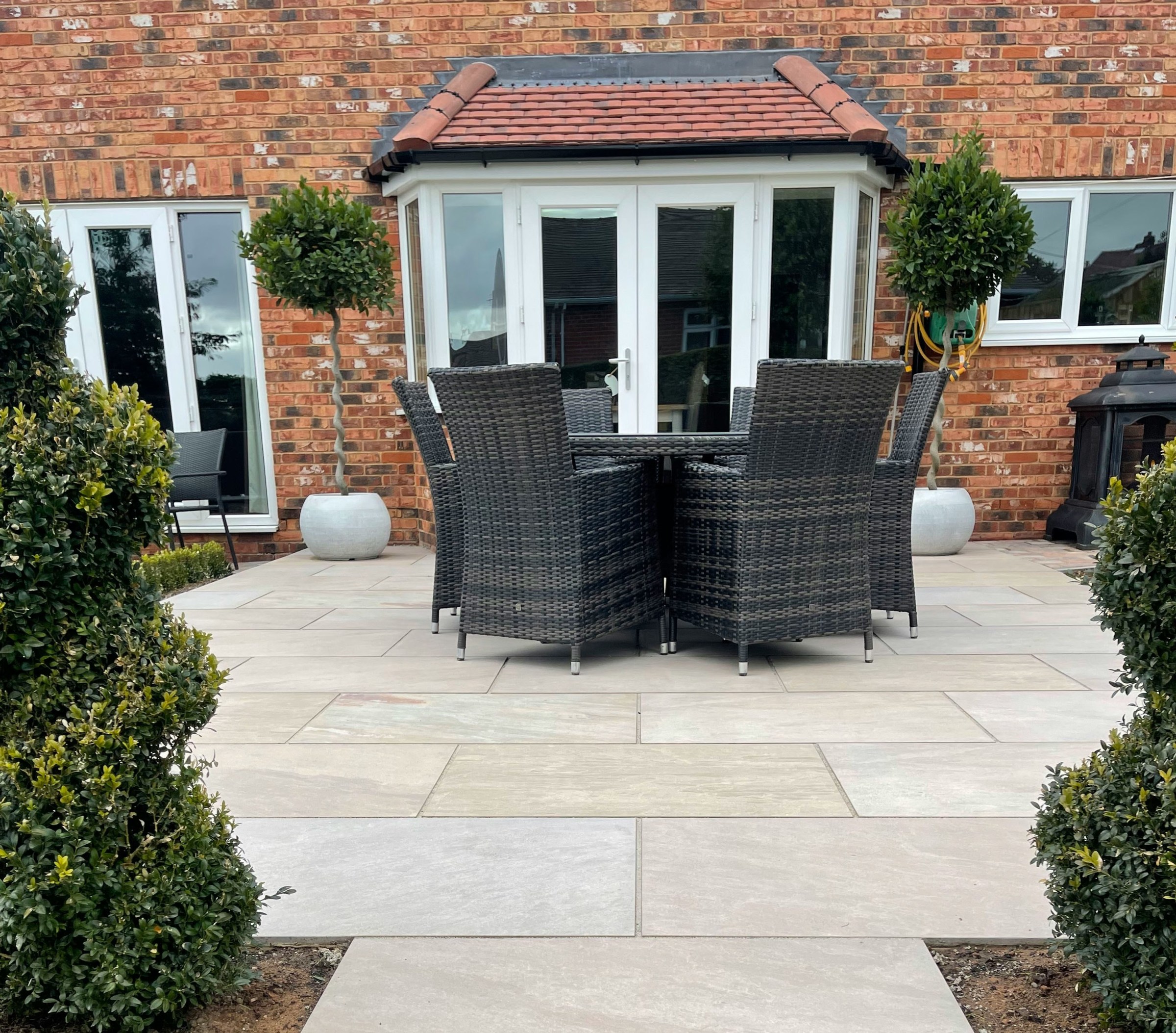 Interlock vs. concrete vs. natural stone: which patio fits your yard?